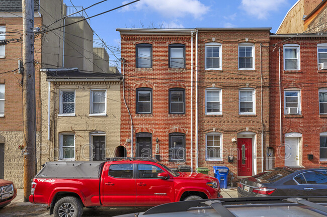 Building Photo - 106 S Regester St