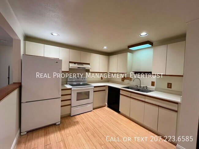 Foto del edificio - 34 Ocean Park Rd