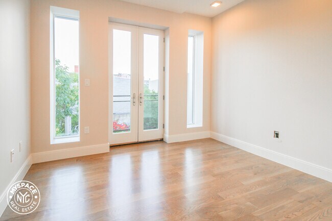 Foto del edificio - 259 Evergreen Ave