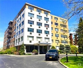 Building Photo - 208 East Ave