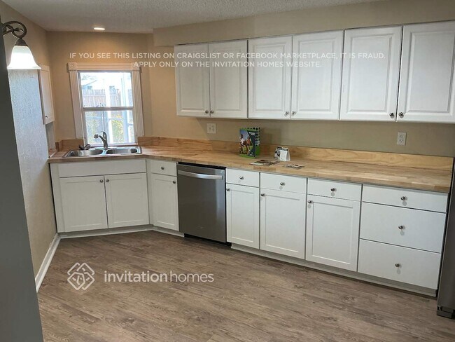 Building Photo - 178 Sandhurst Dr