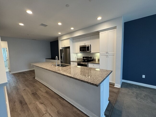 Building Photo - Gorgeous 3bdrm/3ba 2018 build condo...