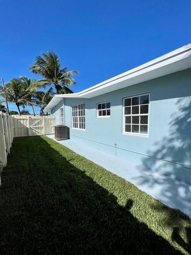 Foto del edificio - 2412 Andros Ln