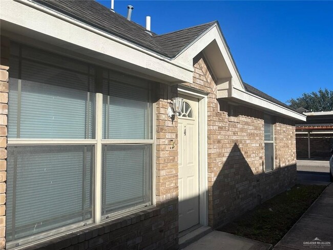 Building Photo - 2304 N Erica St