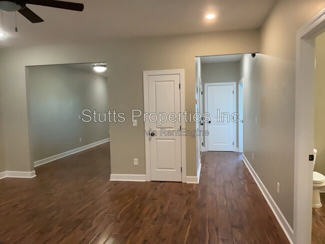 Building Photo - 145 Bruin Dr