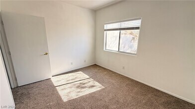 Building Photo - 5655 E Sahara Ave