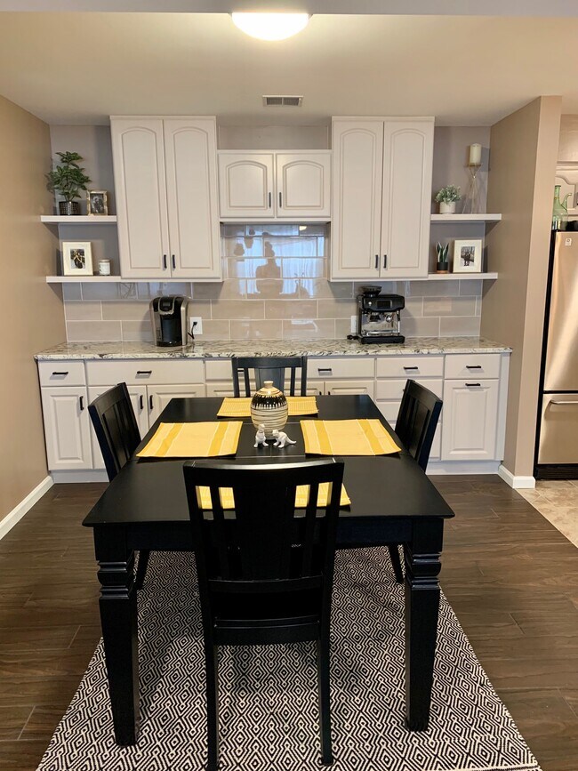 Dining - 5123 Cheryl Dr