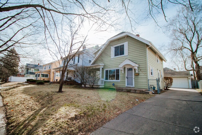 Building Photo - 1467 Sabra Rd