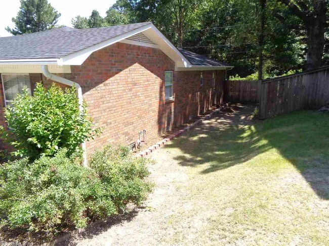 Building Photo - 811 N Shackleford Rd