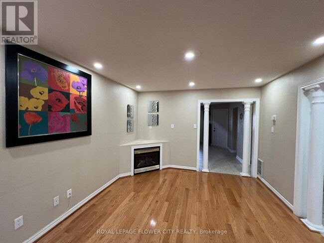 Building Photo - 7279 Village Walk