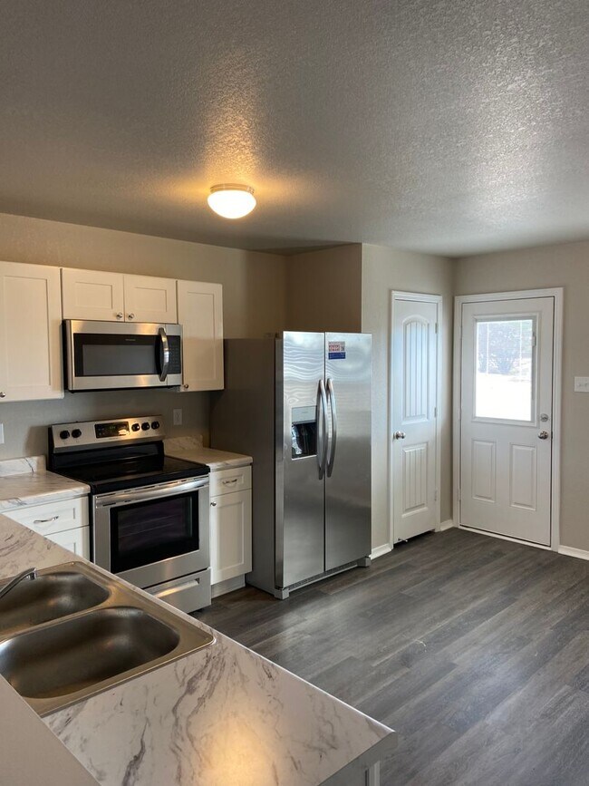 Foto del edificio - *Pre-Leasing* Four Bedroom | Two Bathroom ...