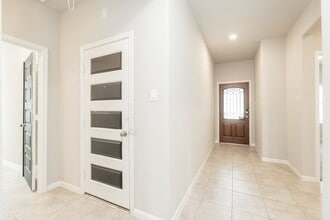 Building Photo - 2031 Stella Pne Dr