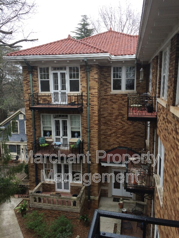 Building Photo - 10 Manly Street