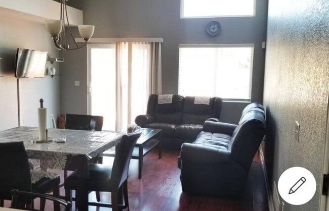 Photo - 2513 S Genoa St House