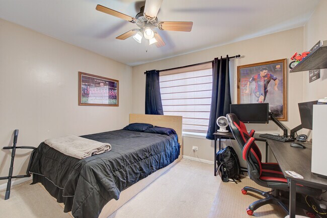 Building Photo - 481 Knoll Crest Dr