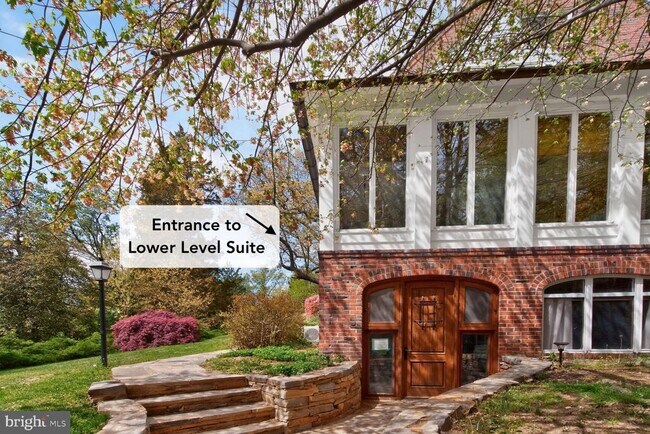 Foto del edificio - 5553 Little Falls Rd