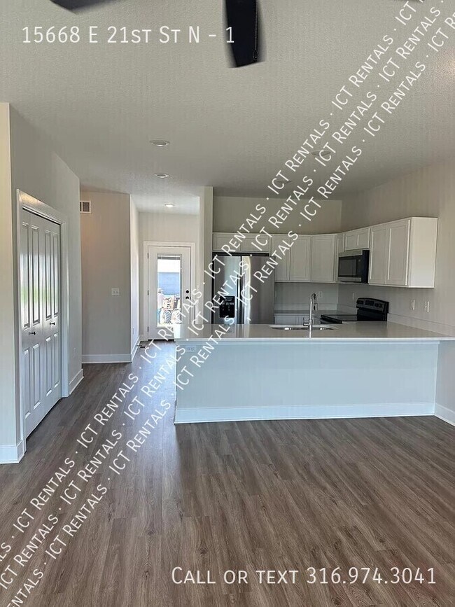 Foto del edificio - 15668 E 21st St N