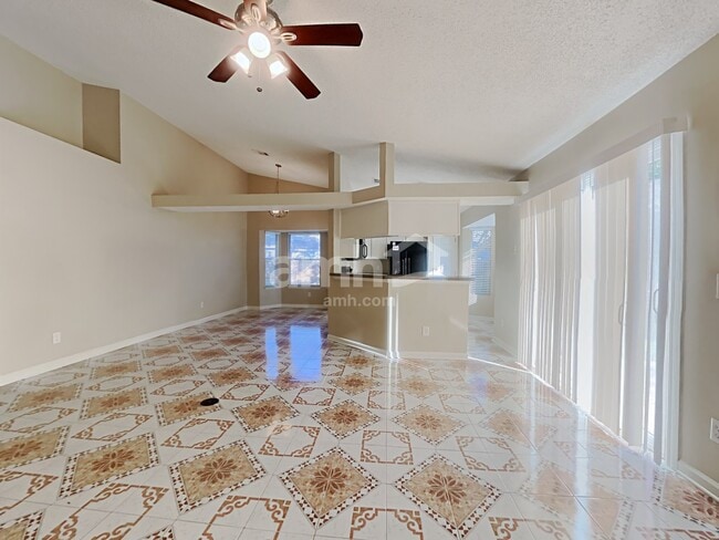 Building Photo - 2139 Orangewood St