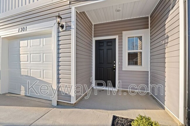 Building Photo - 1301 Newbern Dr