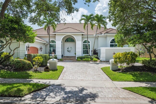Building Photo - 2708 Meadowood Dr