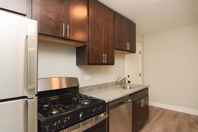 Foto del edificio - 755 W Cornelia Ave