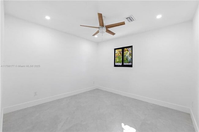 Foto del edificio - 1713 Lauderdale Manor Dr