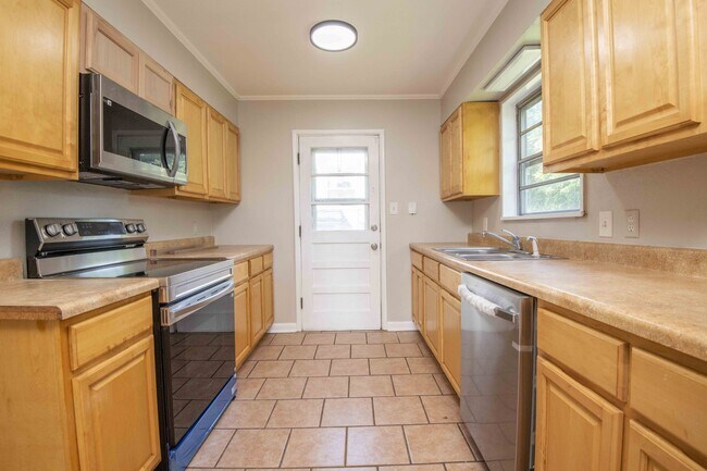 Foto del edificio - 1024 Susanne Ave