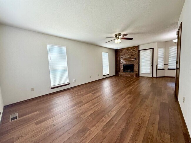Foto del edificio - 304 Pine Cove Ct