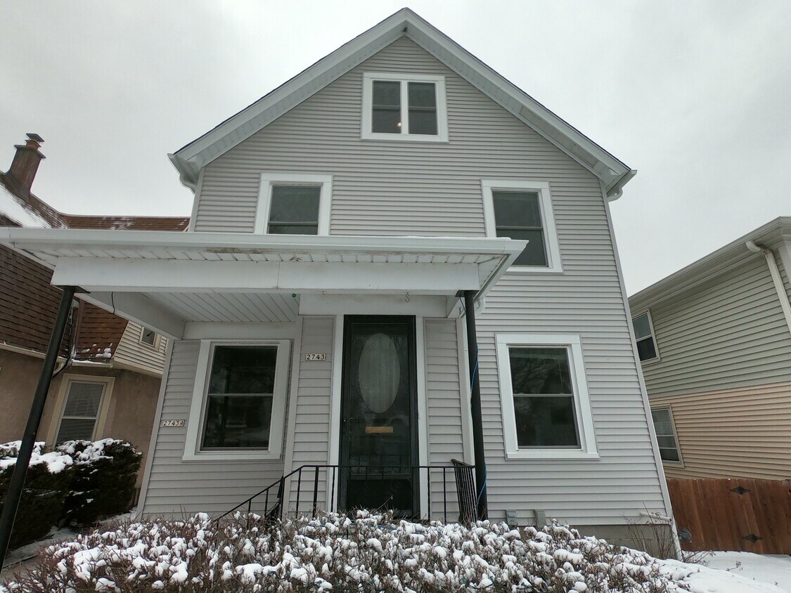 2743 S Clement Ave, Milwaukee, WI 53207 Townhome Rentals in Milwaukee