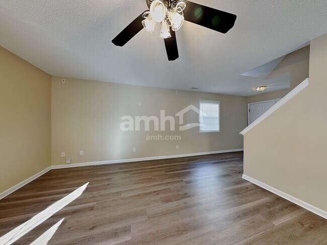 Foto del edificio - 4809 Tommans Trl