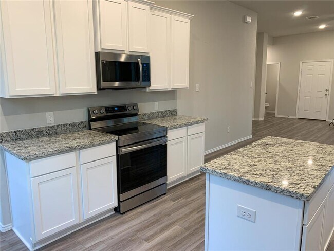 Building Photo - 15715 Cottonwood Dr