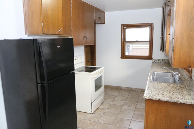 Building Photo - 2416 S Glendale Ave