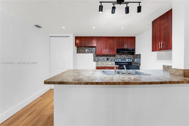 Foto del edificio - 5653 Blueberry Ct