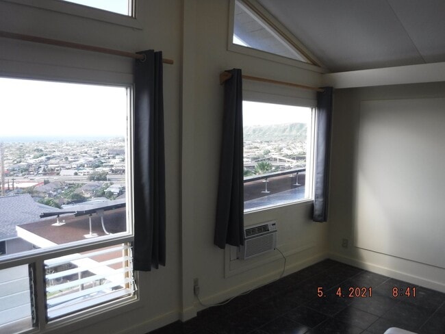 Photo - Kahala Hts Cottage 2 / 1 / garage House