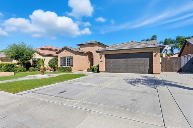 Foto del edificio - Comfort, Convenience & Charm in Southwest Bakersfield