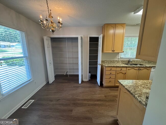 Building Photo - 207 Kentwood Dr