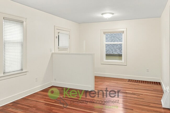 Foto del edificio - 9844 42nd Ave SW