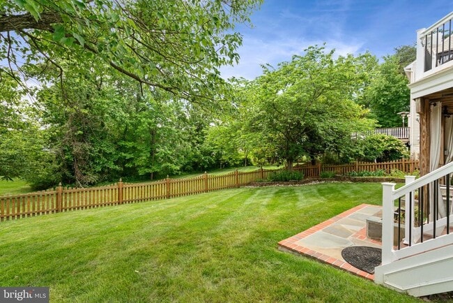 Building Photo - 8527 Silverview Dr