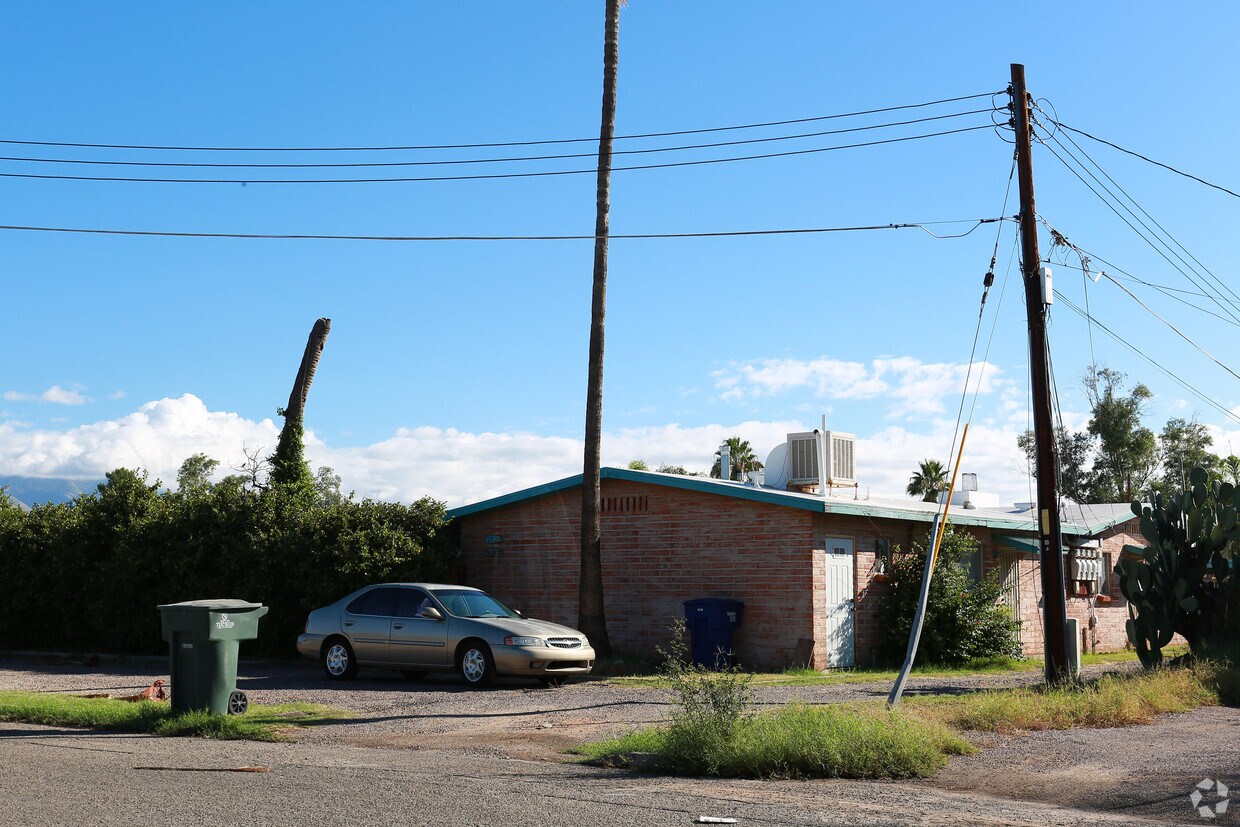 Primary Photo - 1638-1644 N Sycamore Blvd