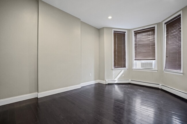 Building Photo - 414 59th St