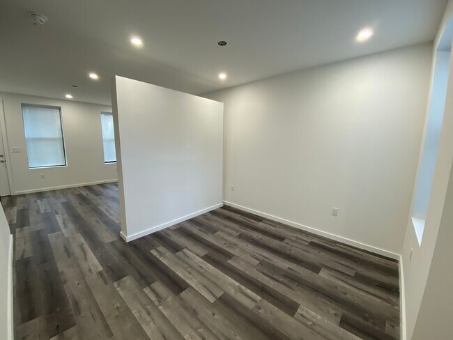 Building Photo - 2047 N Lawrence St