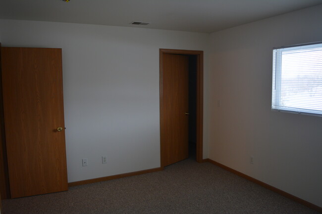 Building Photo - Middle Road Apartments