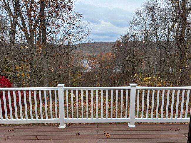 Building Photo - Single family with Connecticut River views