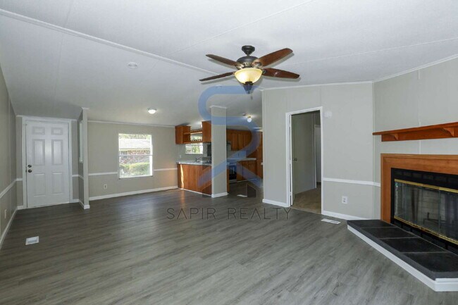 Foto del edificio - Pet-Friendly & All-Electric – 3 Beds • 2 Baths in Center Hill