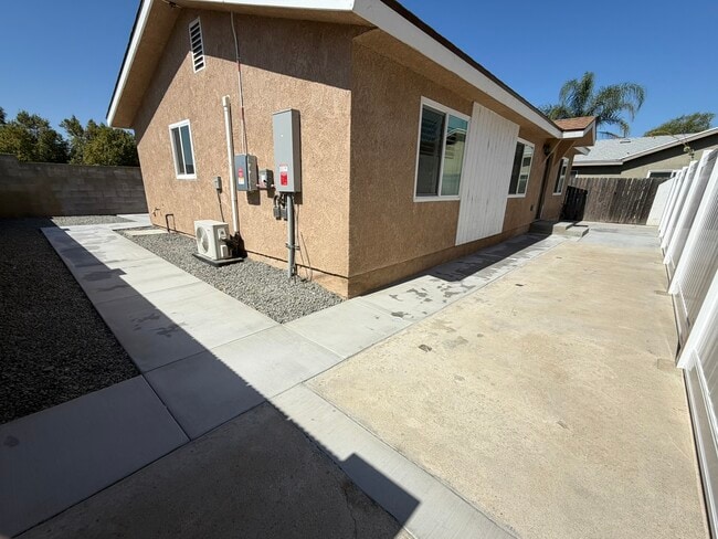 Vista lateral - 2540 E Dunes St