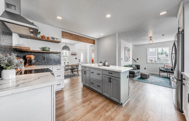 Foto del edificio - 5058 S Honeymoon Bay Rd