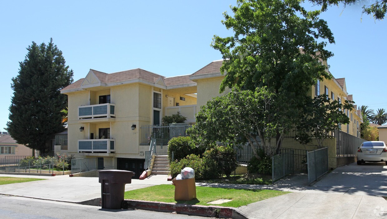 Building Photo - 1147-1149 Elm Ave