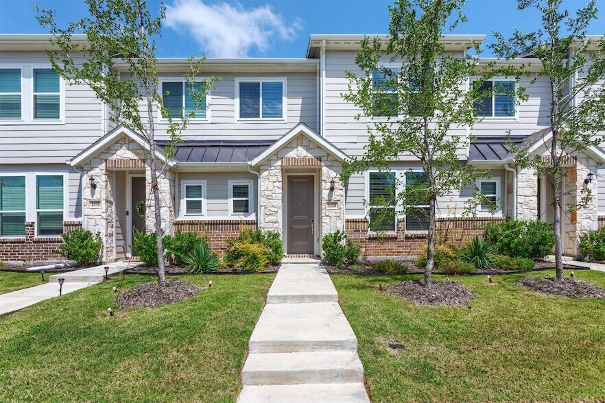 Foto principal - 1328 Creekbank Dr