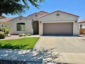 Building Photo - 847 E La Costa Pl