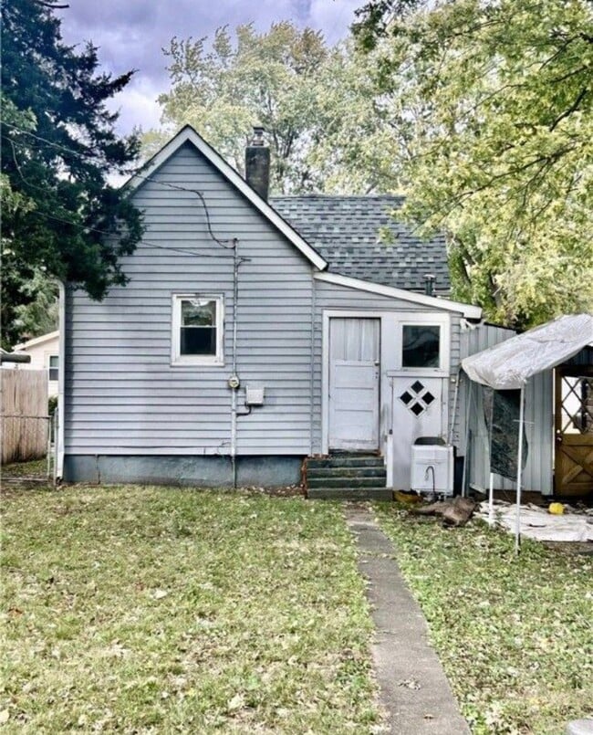 Building Photo - 925 W Olive St